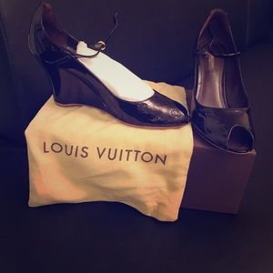 Chocolate brown wedges